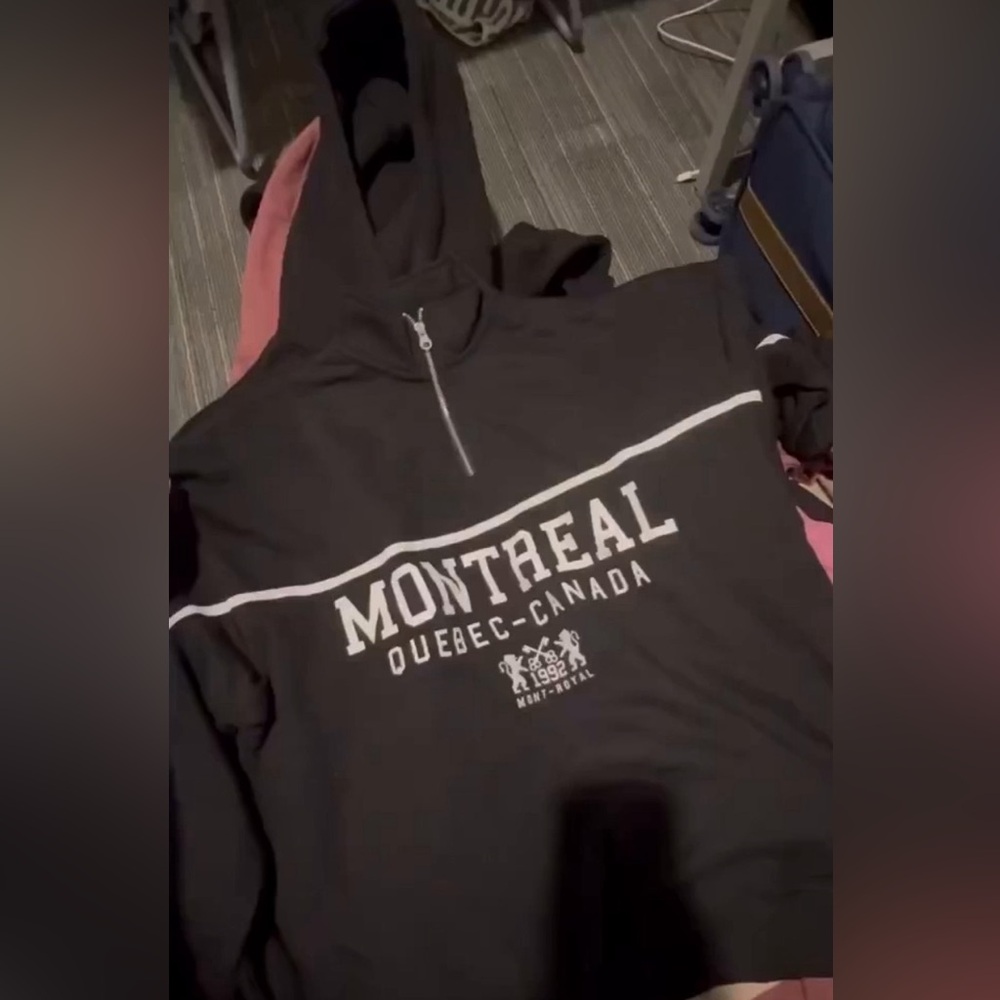 Hoodies & Sweatshirts